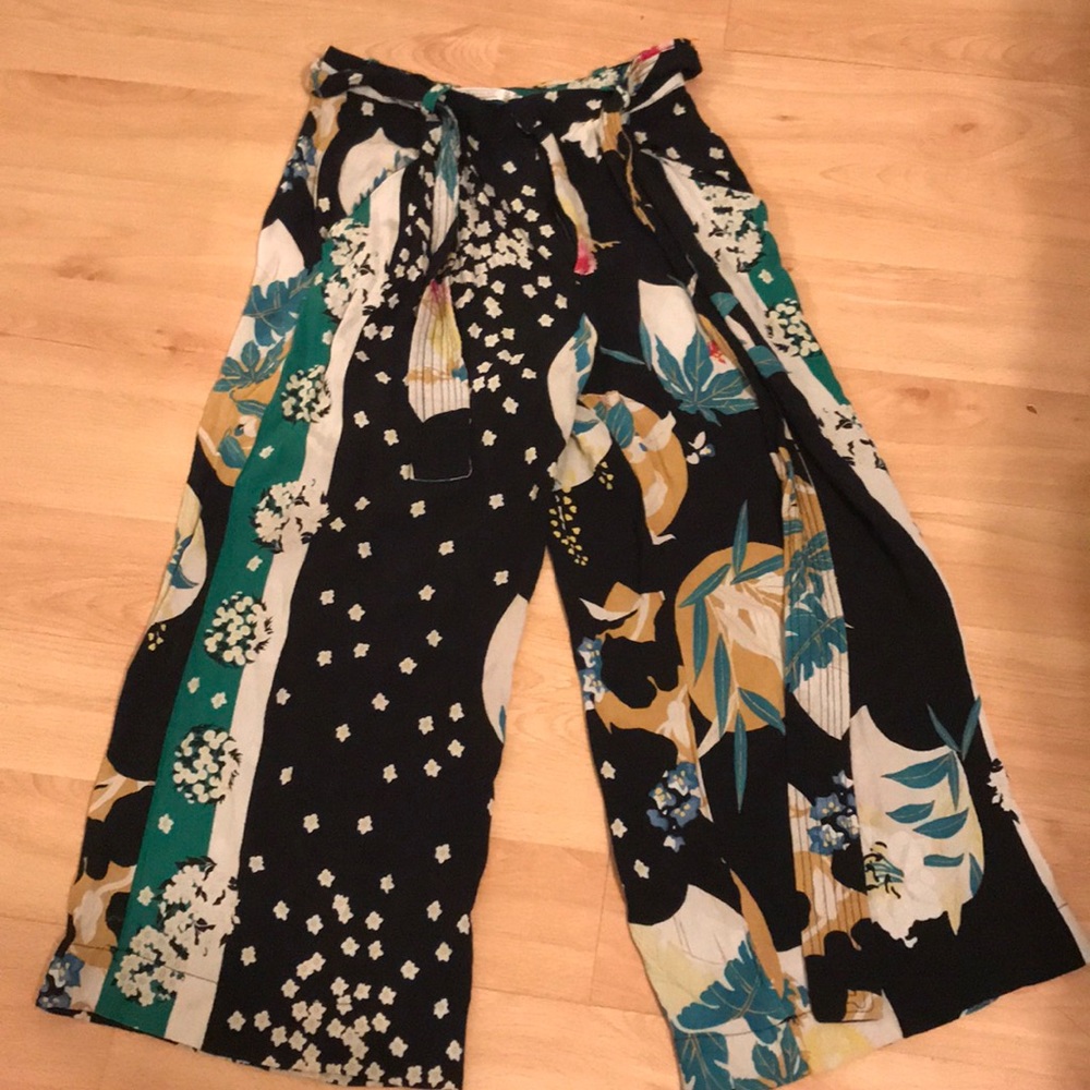 Small flowy Zara pants